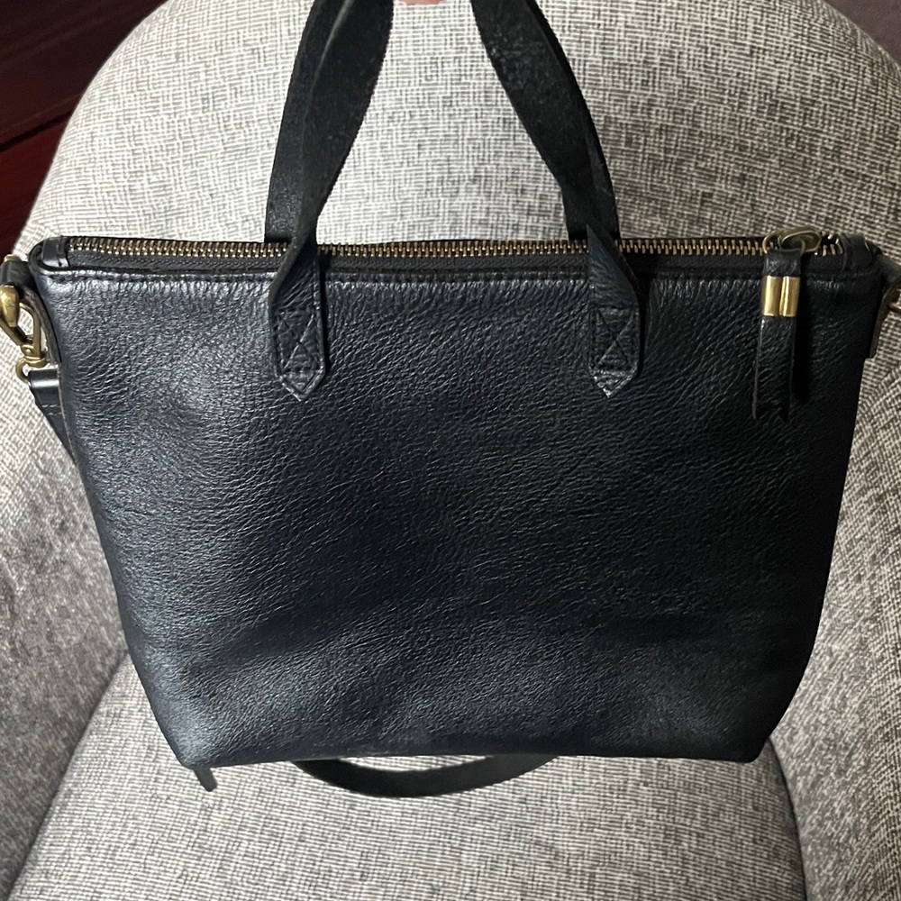 Madewell Crossbody Leather Zip-Up Medium Tote - Picture 11 of 16